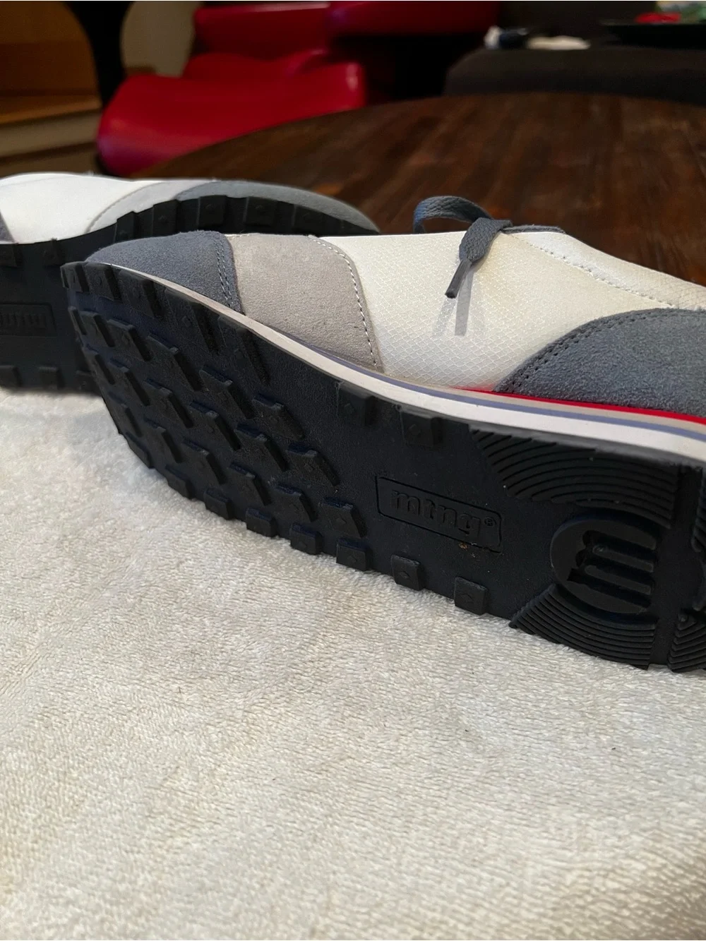 Super cute women’s sneaker by mtng in size 5